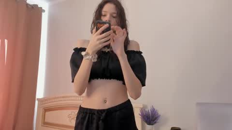 Snapshot of velvetrisque chatting on 12, 4, 2026 Kelly online show from 12, 4, 2026