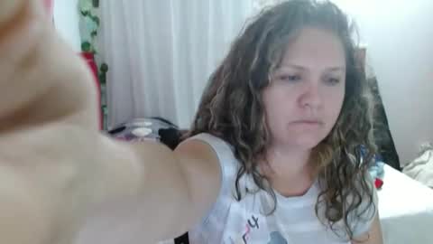 Snapshot of venecasexy44 chatting on 24, 10, 2025 venecasexy44 online show from 24, 10, 2025