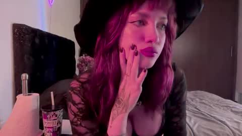 Lanna   online show from 17, 10, 2025