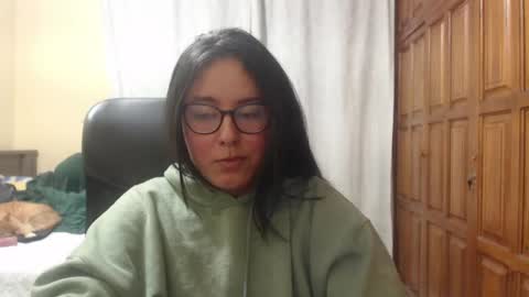 Snapshot of venus_cat_ chatting on 17, 4, 2026 Venus online show from 17, 4, 2026