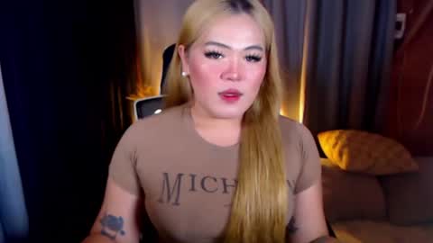 Snapshot of venus_colly chatting on 19, 7, 2026 I am Colly Your mystery girl online show from 19, 7, 2026