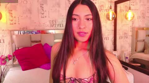 Snapshot of venus_latin_01 chatting on 7, 4, 2026 Mary online show from 7, 4, 2026