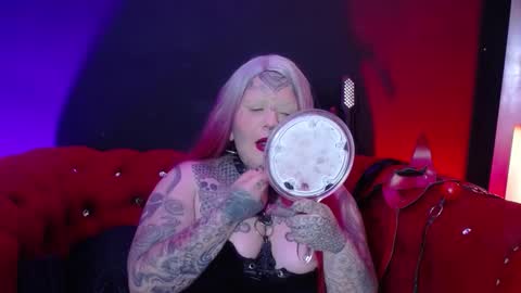 Snapshot of venus_rock chatting on 5, 11, 2025 Venus Ink online show from 5, 11, 2025