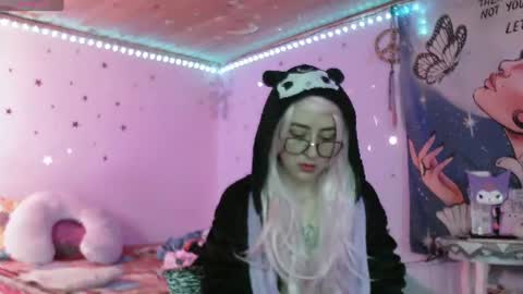 Snapshot of venuzxx chatting on 4, 8, 2026 . . online show from 4, 8, 2026
