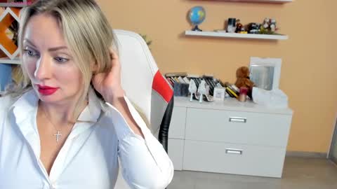 Snapshot of veola_new chatting on 3, 3, 2025 Violetta online show from 3, 3, 2025