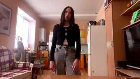 Snapshot of verniewinkleman chatting on 23, 4, 2026 Lily online show from 23, 4, 2026