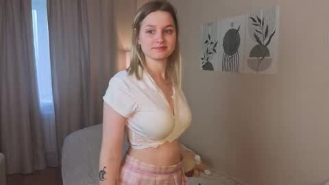 Snapshot of verocat chatting on 7, 10, 2025 Veronica online show from 7, 10, 2025