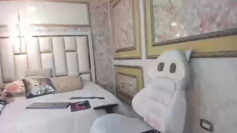 Veronica  online show from 5, 3, 2026