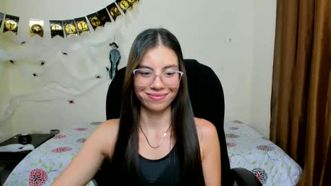 Snapshot of veronicamiller22 chatting on 21, 10, 2025 Veronica Miller online show from 21, 10, 2025