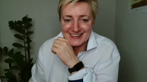 Snapshot of verony_ chatting on 8, 3, 2025 verony_ online show from 8, 3, 2025