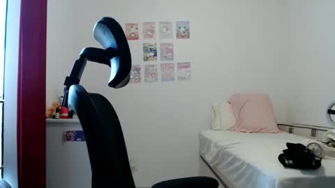 Snapshot of veruca99 chatting on 25, 5, 2026 veruca99 online show from 25, 5, 2026
