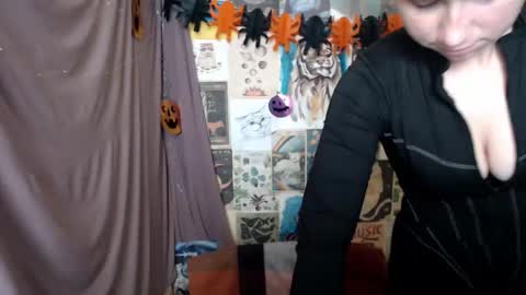 veryveryvery_shy online show from 28, 10, 2025