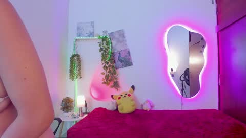 Snapshot of vexa_rosie chatting on 28, 5, 2026 hi im vexa online show from 28, 5, 2026