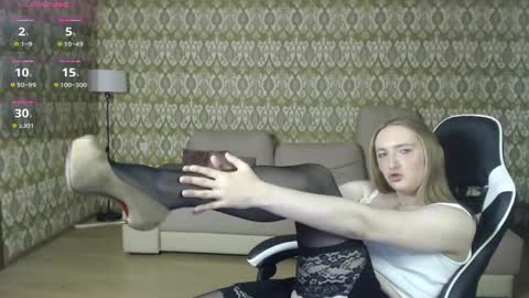 Snapshot of vi_luxxxy chatting on 23, 4, 2026 vi_luxxxy online show from 23, 4, 2026