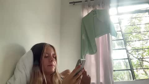 Snapshot of viajemos chatting on 18, 4, 2026 papichulo y mamichula online show from 18, 4, 2026