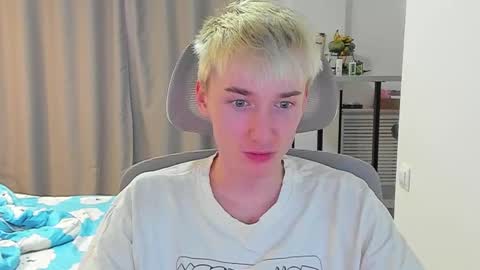 Snapshot of vibemygirl chatting on 9, 10, 2025 vibemygirl online show from 9, 10, 2025