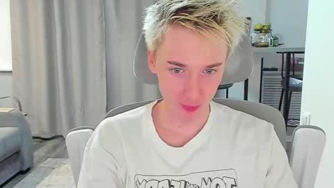 Snapshot of vibemygirl chatting on 11, 10, 2025 vibemygirl online show from 11, 10, 2025