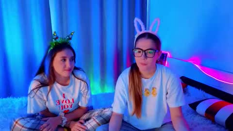 Snapshot of vickipratt chatting on 20, 12, 2025 Stacy Charlotte Lolaon keyboard online show from 20, 12, 2025