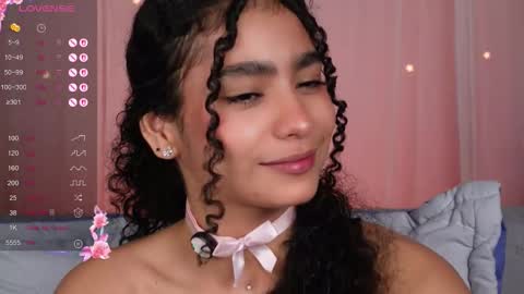 Snapshot of vicky_curly chatting on 5, 10, 2025 vicky_curly online show from 5, 10, 2025