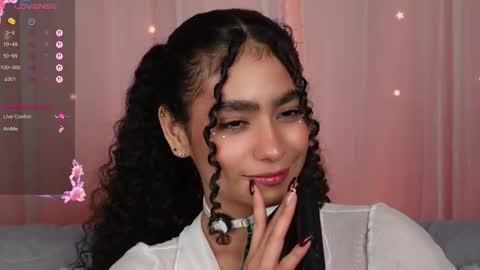 Snapshot of vicky_curly chatting on 6, 10, 2025 vicky_curly online show from 6, 10, 2025