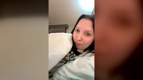 Snapshot of vickyparkerxx chatting on 3, 8, 2026 Vicky Parker online show from 3, 8, 2026