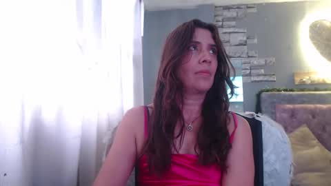 Hi guys   Im victoria  Be the one who can control me in PVT online show from 22, 12, 2024