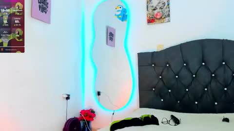 Snapshot of victoria_alien chatting on 21, 10, 2025 Victoria independent model online show from 21, 10, 2025