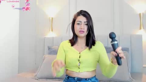 Snapshot of victoria_bourne chatting on 25, 10, 2025 victoria online show from 25, 10, 2025