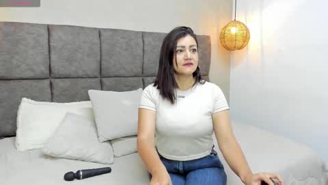 Snapshot of victoria_bourne chatting on 2, 11, 2025 victoria online show from 2, 11, 2025