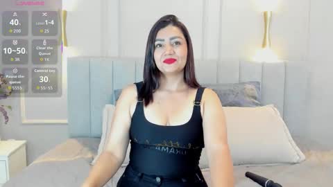 Snapshot of victoria_bourne chatting on 3, 11, 2025 victoria online show from 3, 11, 2025