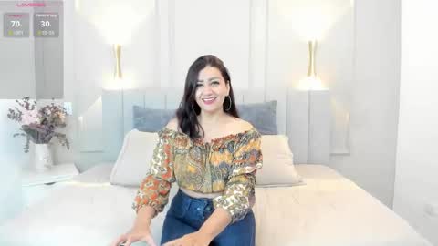 Snapshot of victoria_bourne chatting on 1, 12, 2025 victoria online show from 1, 12, 2025