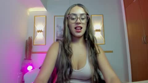 Snapshot of victoria_bridge chatting on 17, 3, 2026 V I C T O R I A online show from 17, 3, 2026