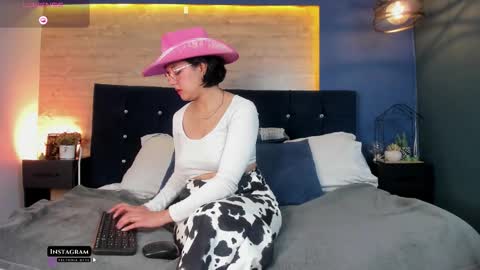 Snapshot of victoria_byte chatting on 13, 10, 2025 Victoria online show from 13, 10, 2025