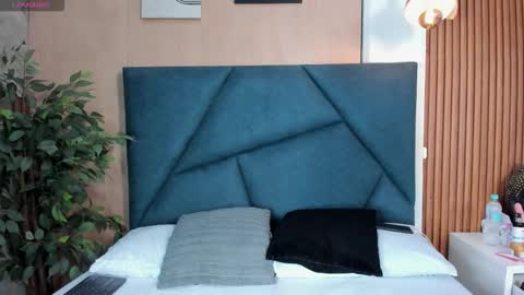 Victoria Harris online show from 11, 11, 2025