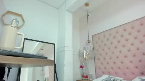 Snapshot of victoria_kitt chatting on 5, 6, 2026 victoria_kitt online show from 5, 6, 2026