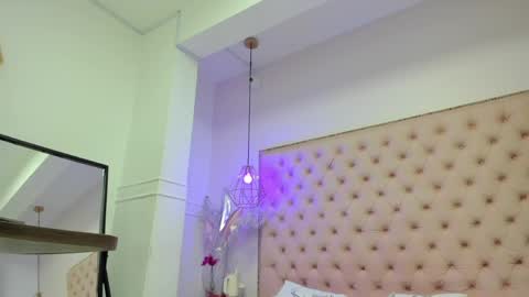 Snapshot of victoria_kitt chatting on 7, 6, 2026 victoria_kitt online show from 7, 6, 2026