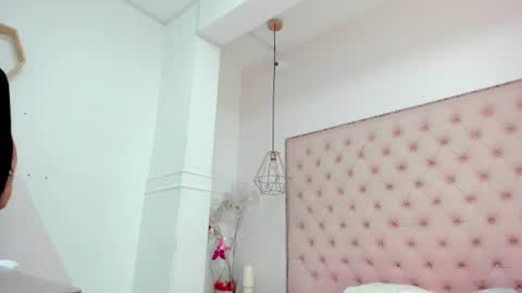 Snapshot of victoria_kitt chatting on 18, 6, 2026 victoria_kitt online show from 18, 6, 2026