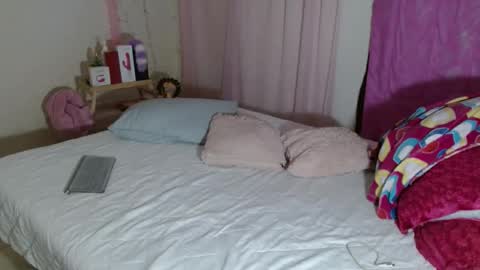 Snapshot of victoria_miler chatting on 10, 5, 2026 VICKY online show from 10, 5, 2026