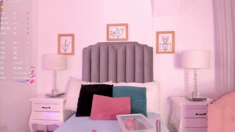 Snapshot of victoria_vallejo chatting on 2, 2, 2025 victoria online show from 2, 2, 2025