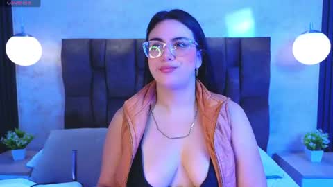 Snapshot of victoriaandrade chatting on 2, 7, 2026 Victoria Andrade online show from 2, 7, 2026