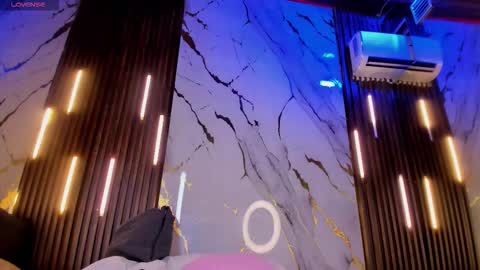 Victoria  online show from 14, 11, 2025