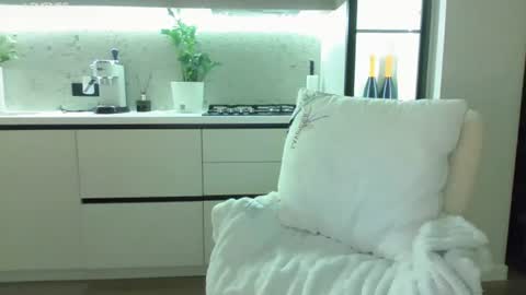 Miss V online show from 22, 6, 2026