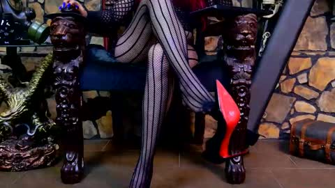 Snapshot of victoriaheller chatting on 6, 11, 2025 Victoria Heller online show from 6, 11, 2025