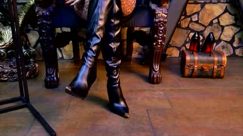 Snapshot of victoriaheller chatting on 24, 11, 2025 Victoria Heller online show from 24, 11, 2025