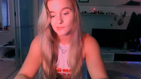 Snapshot of victoriande chatting on 12, 9, 2025 Eva and Victor online show from 12, 9, 2025