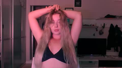 Snapshot of victoriande chatting on 27, 9, 2025 Eva and Victor online show from 27, 9, 2025