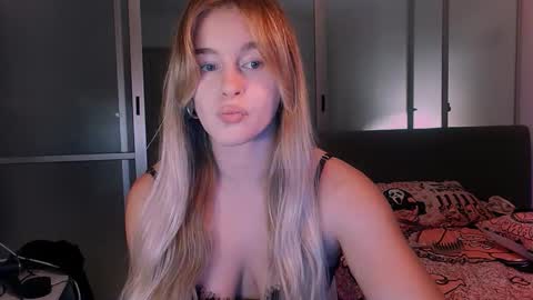 Snapshot of victoriande chatting on 23, 10, 2025 Eva and Victor online show from 23, 10, 2025