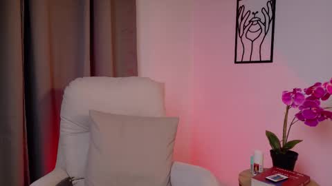 VictoriaNova online show from 22, 12, 2025