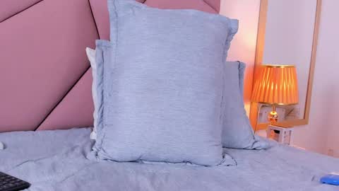 Snapshot of victoriaross1 chatting on 19, 1, 2025 VictoriaRoss online show from 19, 1, 2025