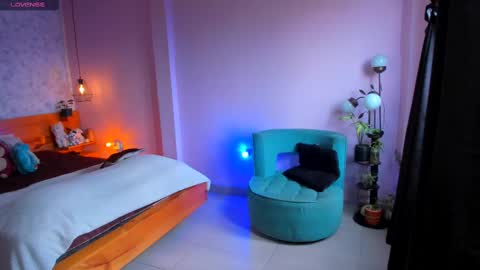 Snapshot of victoriasmithtv chatting on 8, 3, 2025 victoriasmithtv online show from 8, 3, 2025